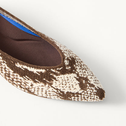macro | Close up of the toe and vamp on The Point III in ReVelvet Brown Python.