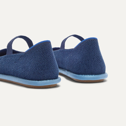 Close up of the heel of The Cruiser Mary Jane in ReVelvet™ Navy, with Rothy's signature blue halo.